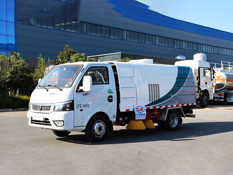 东风途逸纯电动扫路车