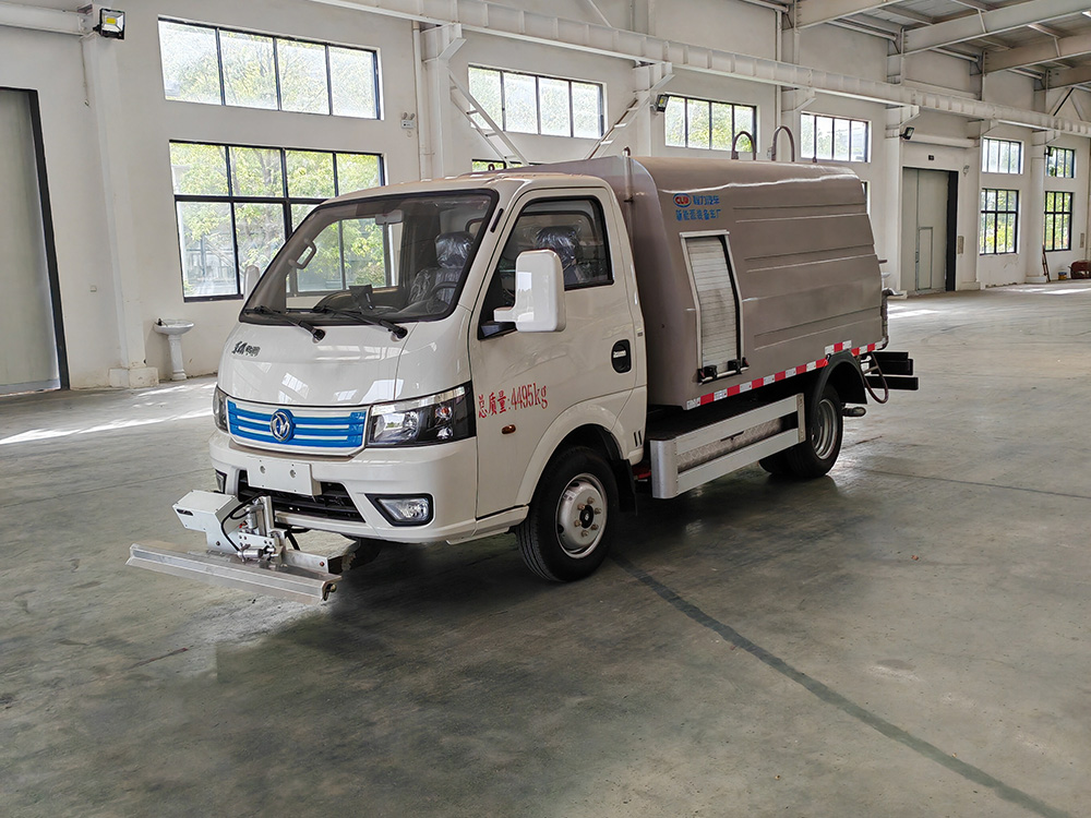 东风华神CL5045TYHBEV-4.5吨路面养护车