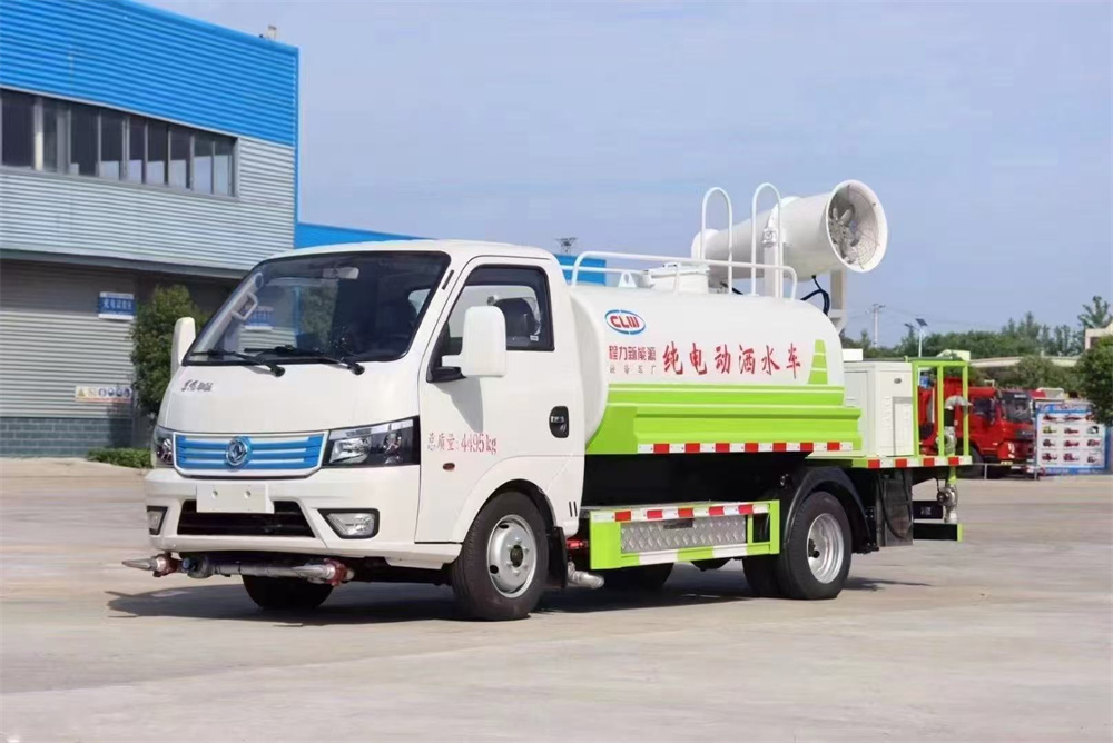 东风华神纯电动洒水车